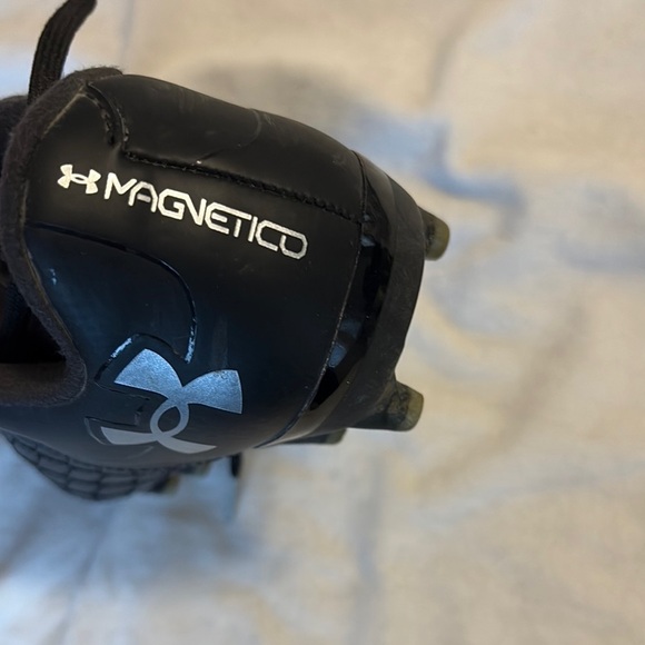 Under Armour Black soccer cleats size 4 Textured Low-Top Design - Picture 10 of 11